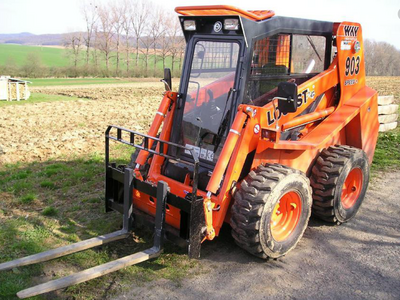 Locust 903 při práci