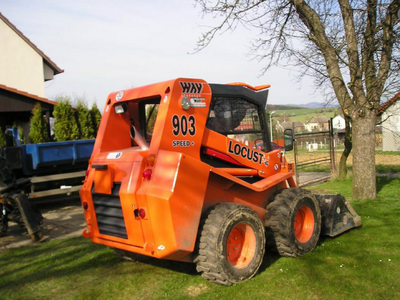 Nakladač Locust 903