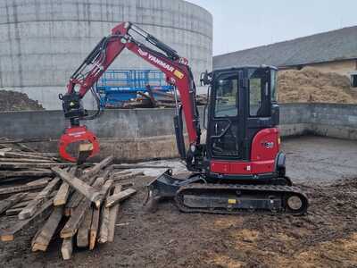 YANMAR VIO38 drapák při práci